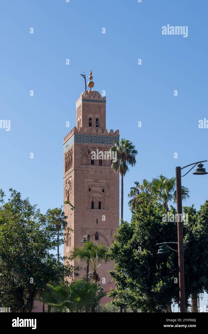 Kutubiyya Moschee in der Nähe des Marktplatzes Jemaa el-Fnaa in Marrakesch, Marokko. Stockfoto