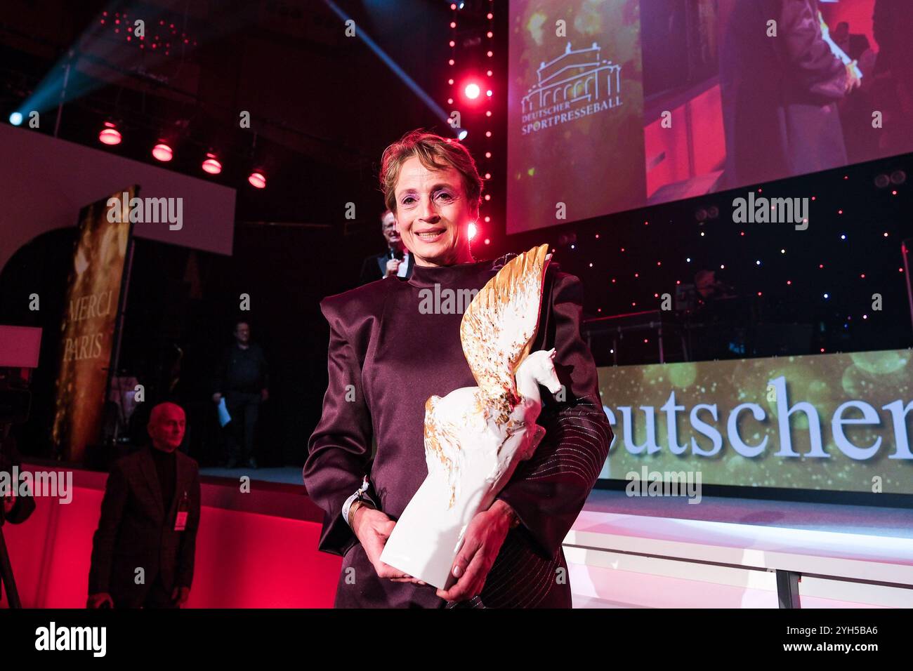 Isabell Werth wird mit dem Pegasos-Preis Legende des Sports 2024 ausgezeichnet. DE, 42. Deutscher SportpresseBall in der Alten Oper in Frankfurt am Main, 09.11.2024 Foto: Eibner-Pressefoto/Florian Wiegand Stockfoto