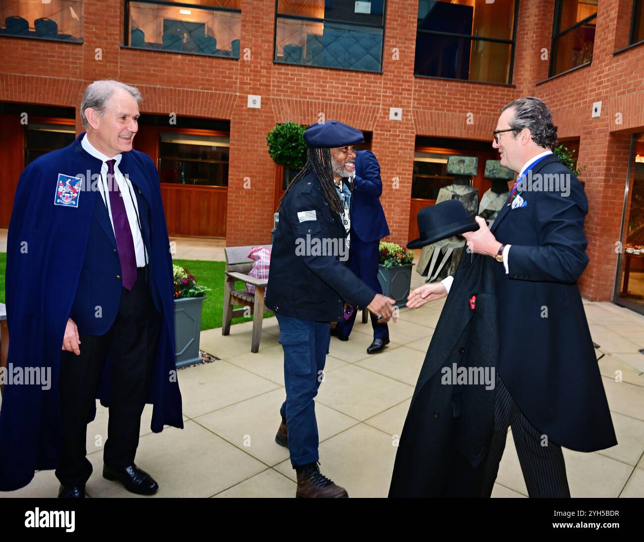 LONDON, GROSSBRITANNIEN. November 2024. R zu L Danny Clarke, Jeremy Bedford, Simon Wood nimmt an der Worshipful Company of Feltmakers, Zunft zur Waag und der ZURICH City Police Band an der Lord Mayor's Show Parade 2024 in London Teil. (Foto von 李世惠/siehe Li/Picture Capital) Credit: Siehe Li/Picture Capital/Alamy Live News Stockfoto