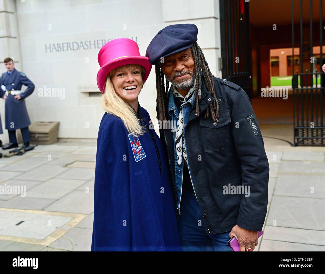 LONDON, GROSSBRITANNIEN. November 2024. Emma Heal MD und Danny Clarke besuchen die Worshipful Company of Feltmakers, Zunft zur Waag und die ZURICH City Police Band nehmen 2024 an der Lord Mayor's Show Parade in London Teil. (Foto von 李世惠/siehe Li/Picture Capital) Credit: Siehe Li/Picture Capital/Alamy Live News Stockfoto