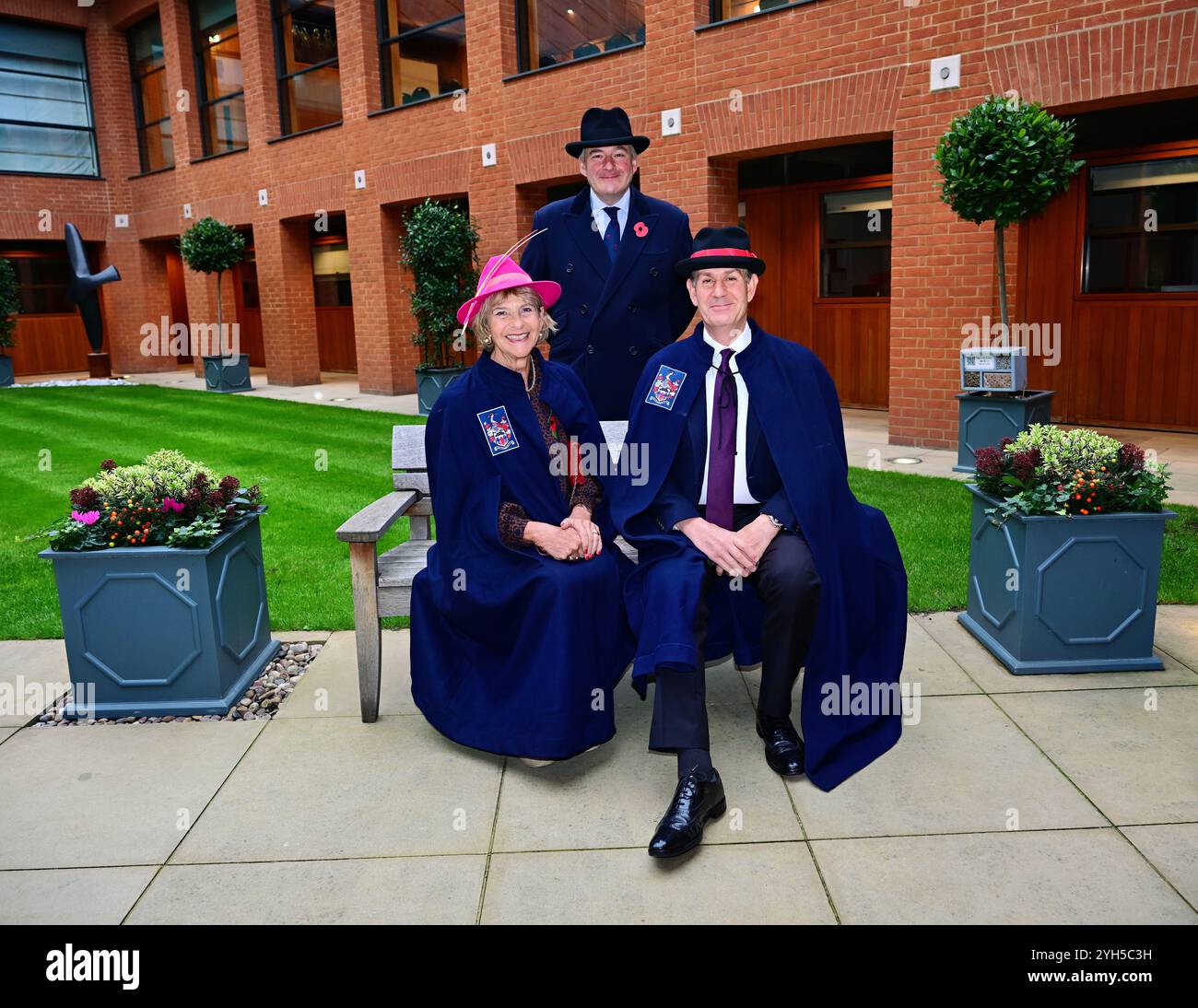 LONDON, GROSSBRITANNIEN. November 2024. Feltmakers Simon Wood (R) nimmt an der Worshipful Company of Feltmakers, Zunft zur Waag und der ZURICH City Police Band Teil, die 2024 in London stattfand. (Foto von 李世惠/siehe Li/Picture Capital) Credit: Siehe Li/Picture Capital/Alamy Live News Stockfoto