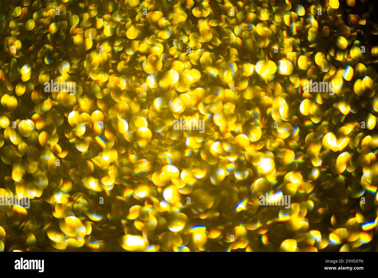 Silvester-Glitzer-Hintergrund. Glitzer-Bokeh. Glitzereffekt. Funkelndes Design. Hintergrund zum Neujahr. Weihnachtliches Sparkle-Bokeh. Glitzernder Hintergrund Stockfoto