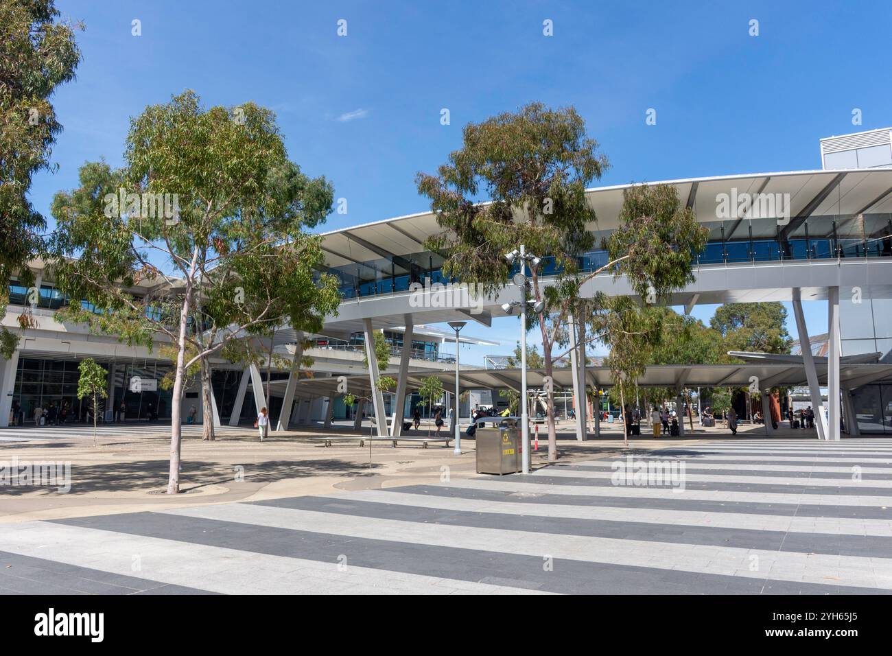 Terminal Courtyard am Flughafen Adelaide, James Schofield Drive, Adelaide, South Australia, Australien Stockfoto