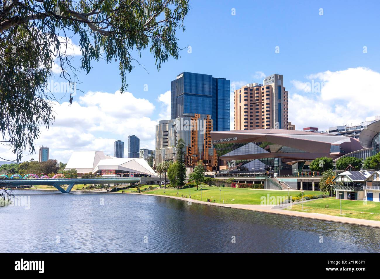 Blick auf die Stadt über den Fluss Torrens, Adelaide, South Australia, Australien Stockfoto