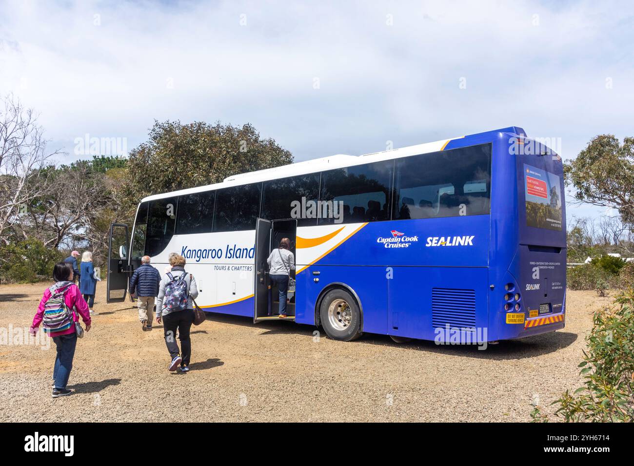 Sealink Tour Bus im Seal Bay Conservation Park, Kangaroo Island (Karta Pintingga), South Australia, Australien Stockfoto
