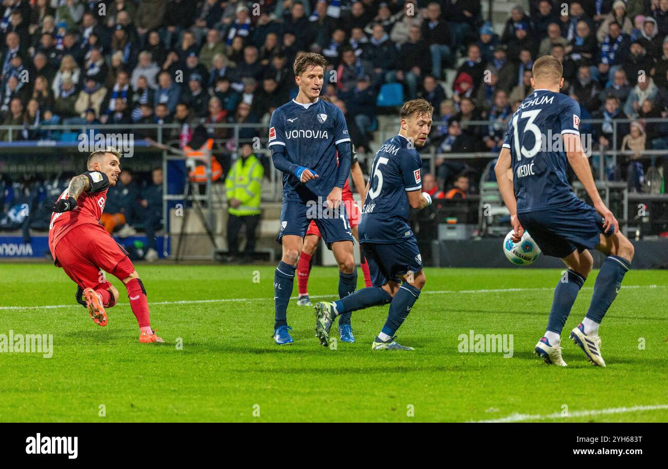 Sport, Fußball, Bundesliga, 2024/2025, VfL Bochum vs. Bayer 04 Leverkusen 1:1, Vonovia Ruhr Stadion, Spielort, f.l.t.r. Alejandro Grimaldo (Lev), Tim Oermann (VfL), Felix Passlack (VfL), Jakov Medic (VfL), DFL-VORSCHRIFTEN VERBIETEN JEDE VERWENDUNG VON FOTOGRAFIEN ALS BILDSEQUENZEN UND/ODER QUASI-VIDEO Stockfoto
