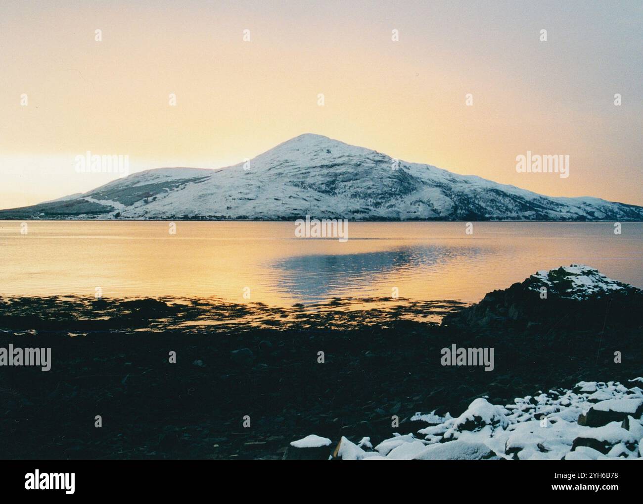 Schottischer Sonnenuntergang in den Lochs Stockfoto