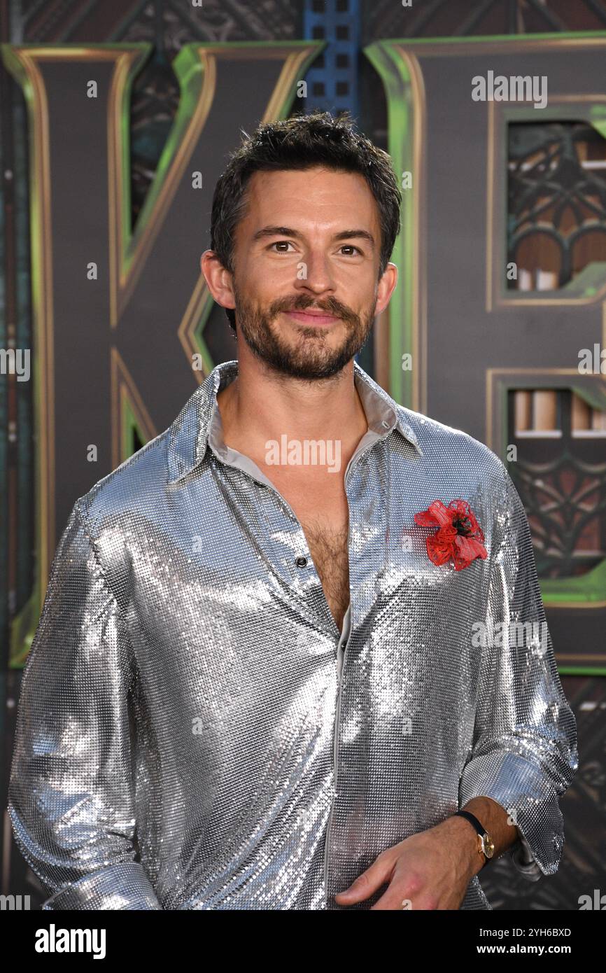 Los Angeles, Kalifornien, USA 9. November 2024 Schauspieler Jonathan Bailey nimmt am 9. November 2024 an der Los Angeles Premiere von Wicked im Dorothy Chandler Pavilion in Los Angeles, Kalifornien, USA Teil. Foto: Barry King/Alamy Live News Stockfoto