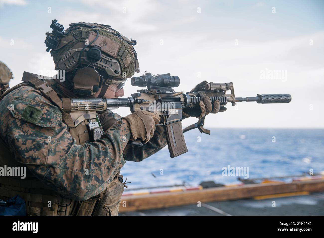 US Marine Corps 1. Lieutenant Patrick Murray, ein Zugkommandant der Bravo Kompanie, Bataillon Landing Team 1/5, 15. Marine Expeditionary Unit, f Stockfoto