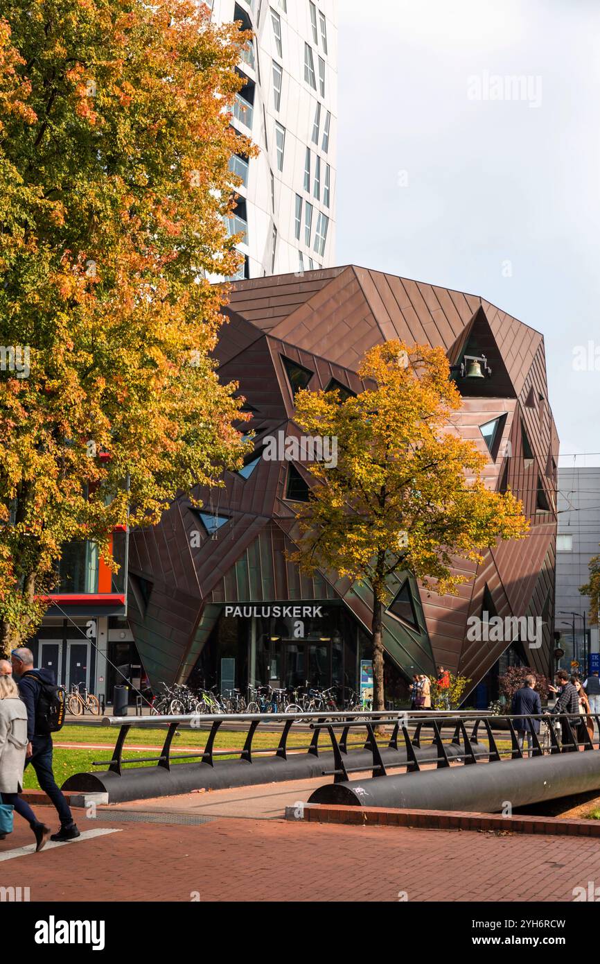 Rotterdam, NL - 10. Oktober 2021: Pauluskerk ist ein futuristisches Kirchengebäude, entworfen vom englischen Architekten will Alsop am Mauritsweg im Zentrum Stockfoto