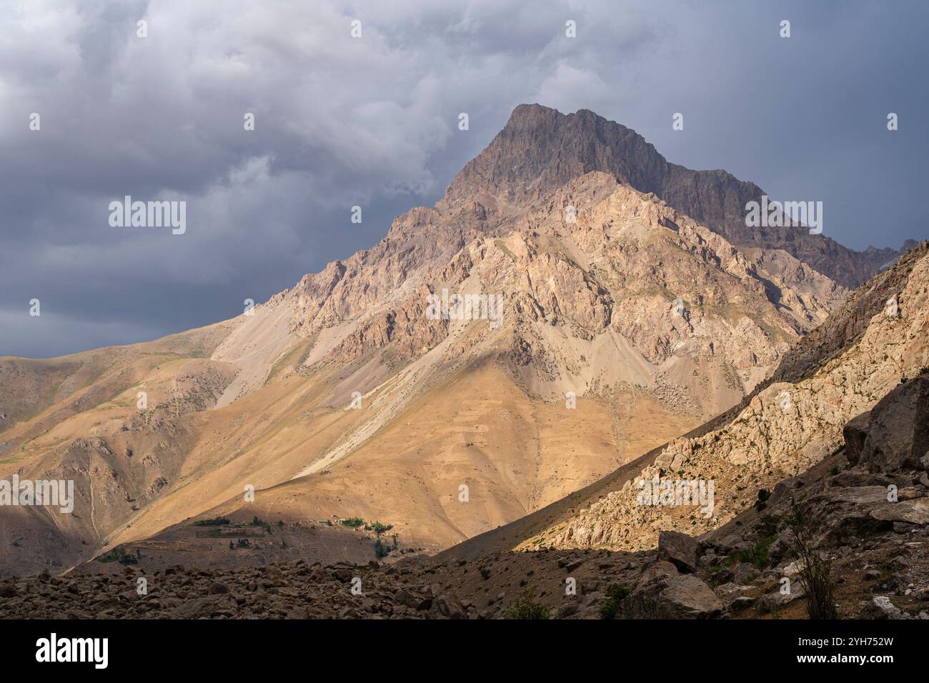 Malerische Landschaft vor Sonnenuntergang, Marguzor, Fann Mountains, Sughd, Tadschikistan Stockfoto