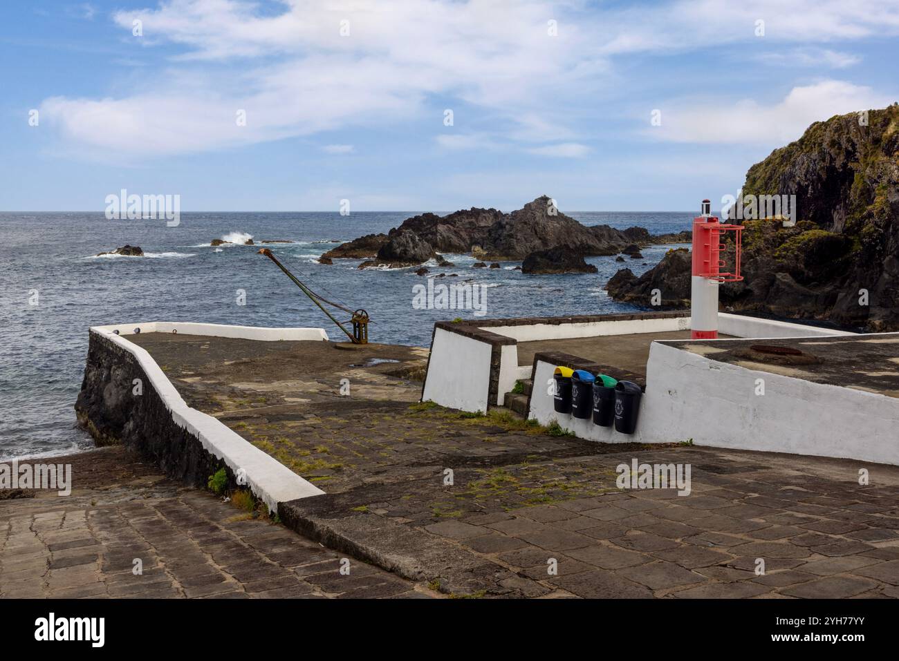 Der Schwimmbereich von Boqueirão besteht aus zwei Schwimmbädern: Poca das Mulheres und Poco do Caldeirão, zwei von Felsen umschlossenen, geschützten Naturbecken mit einem Ei Stockfoto