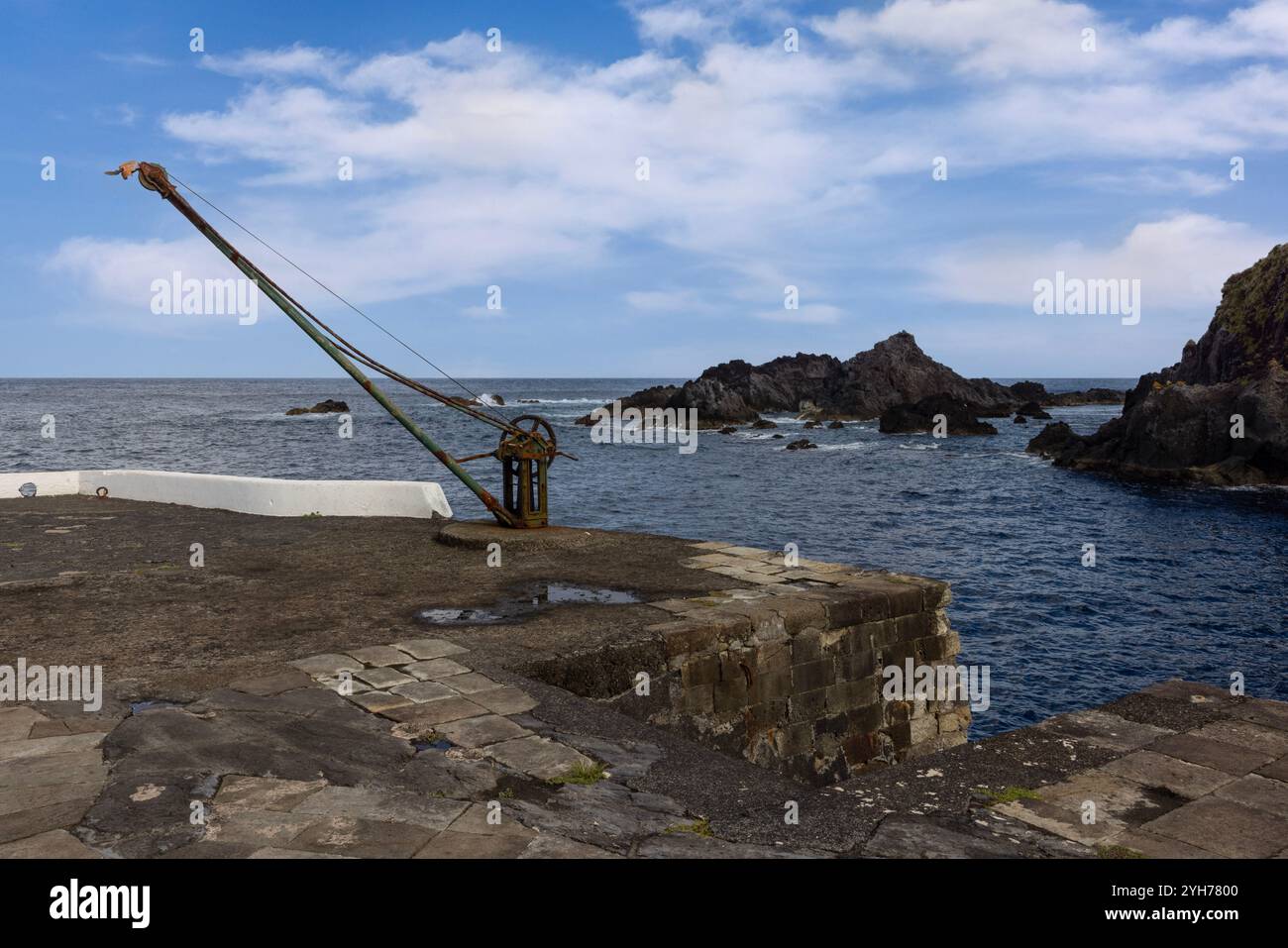 Der Schwimmbereich von Boqueirão besteht aus zwei Schwimmbädern: Poca das Mulheres und Poco do Caldeirão, zwei von Felsen umschlossenen, geschützten Naturbecken mit einem Ei Stockfoto
