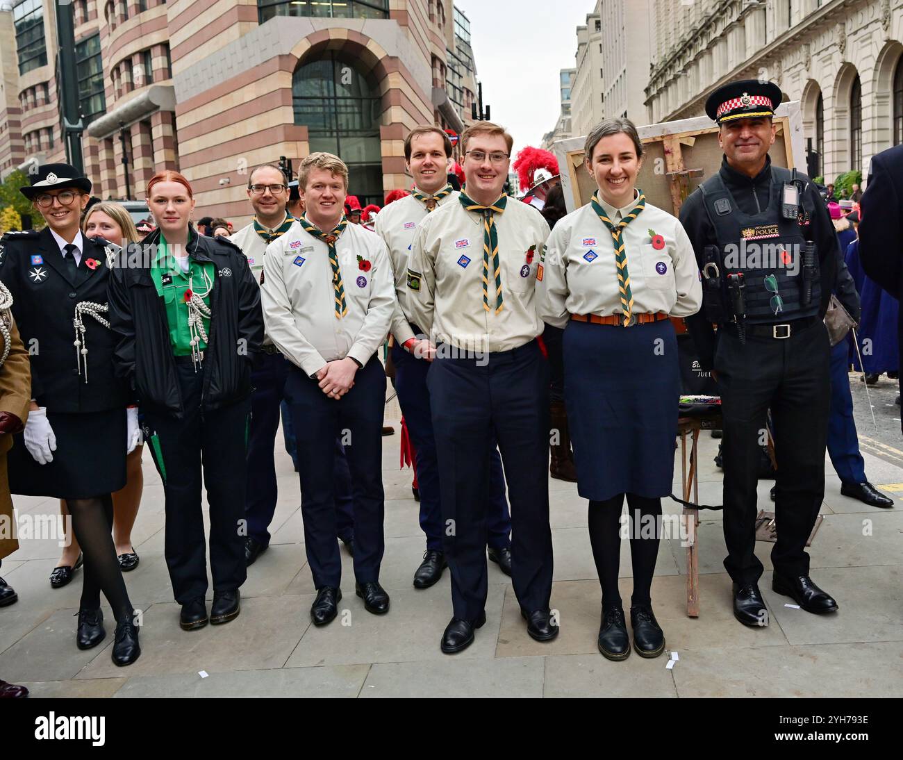 LONDON, GROSSBRITANNIEN. November 2024. Der Meister Jeremy Bedford und seine beiden Töchter bei der Parade für die Worshipful Company of Feltmakers, Zunft zur Waag und die ZURICH City Police Band nehmen 2024 an der Lord Mayor's Show Parade in London Teil. (Foto von 李世惠/siehe Li/Picture Capital) Credit: Siehe Li/Picture Capital/Alamy Live News Stockfoto