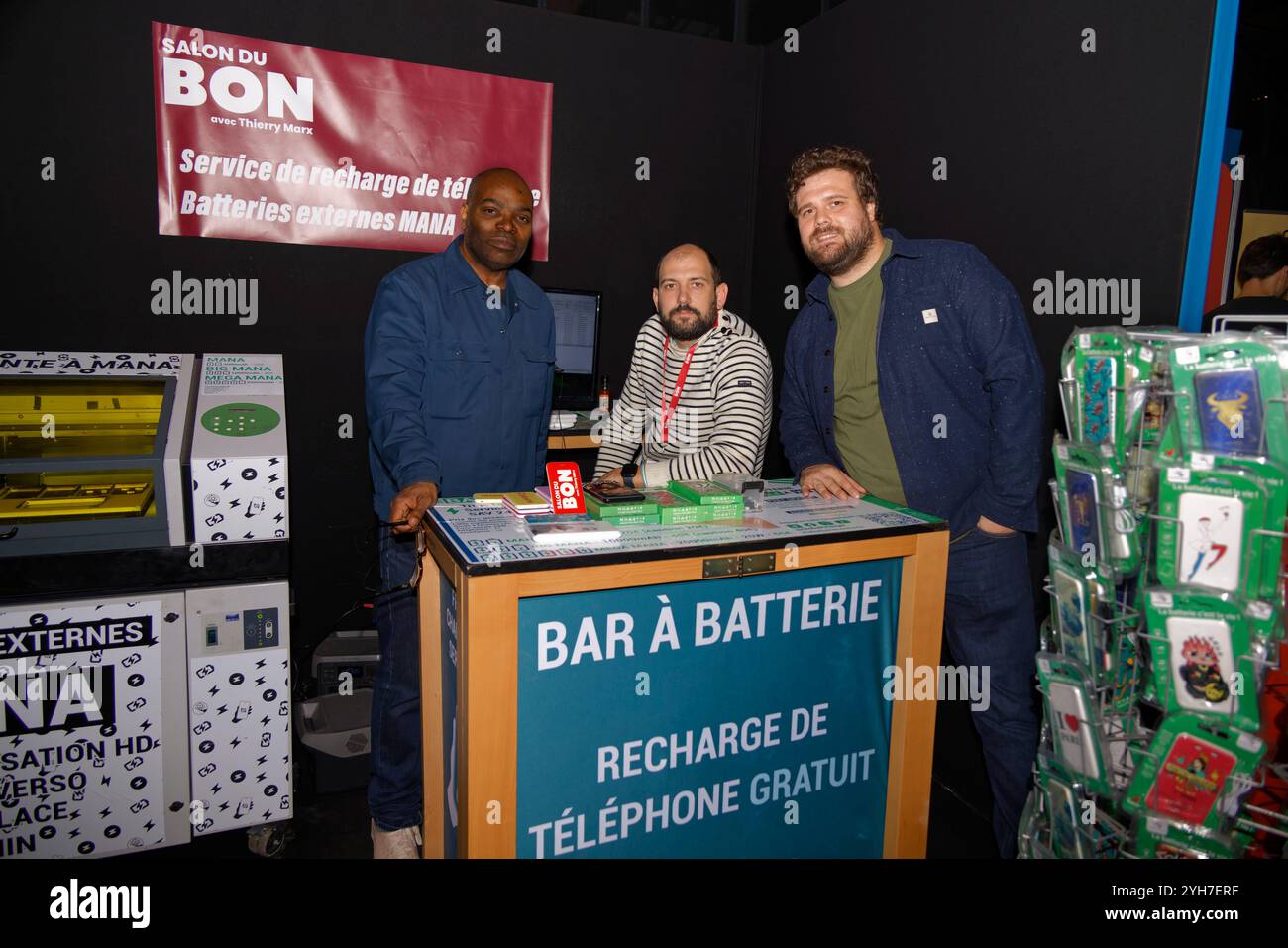 Paris, Frankreich. November 2024. Smartphone Battery Bar nimmt am Salon du Bon Teil. Unter der Schirmherrschaft von Sternekoch Thierry Marx öffnet der Salon du Bon seine Pforten für seine erste Ausgabe vom 8. Bis 10. November 2024 in der Grande Halle de la Villette in Paris, Frankreich. Quelle: Bernard Menigault/Alamy Live News Stockfoto