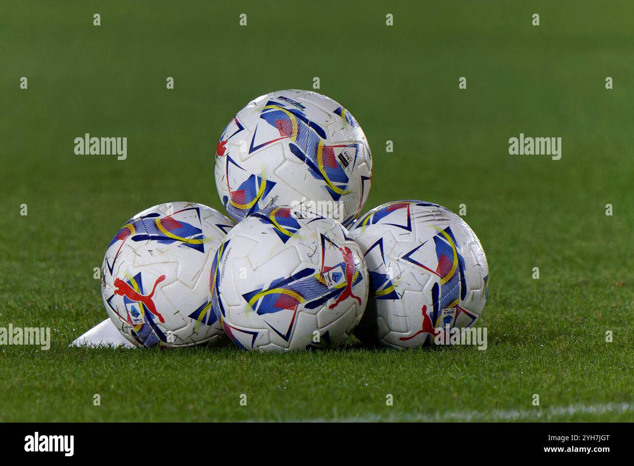 Offizielle Bälle Serie A 2024 - 2025 während des Spiels US Lecce vs Empoli FC, italienische Fußball Serie A in Lecce, Italien, 8. November 2024 Stockfoto