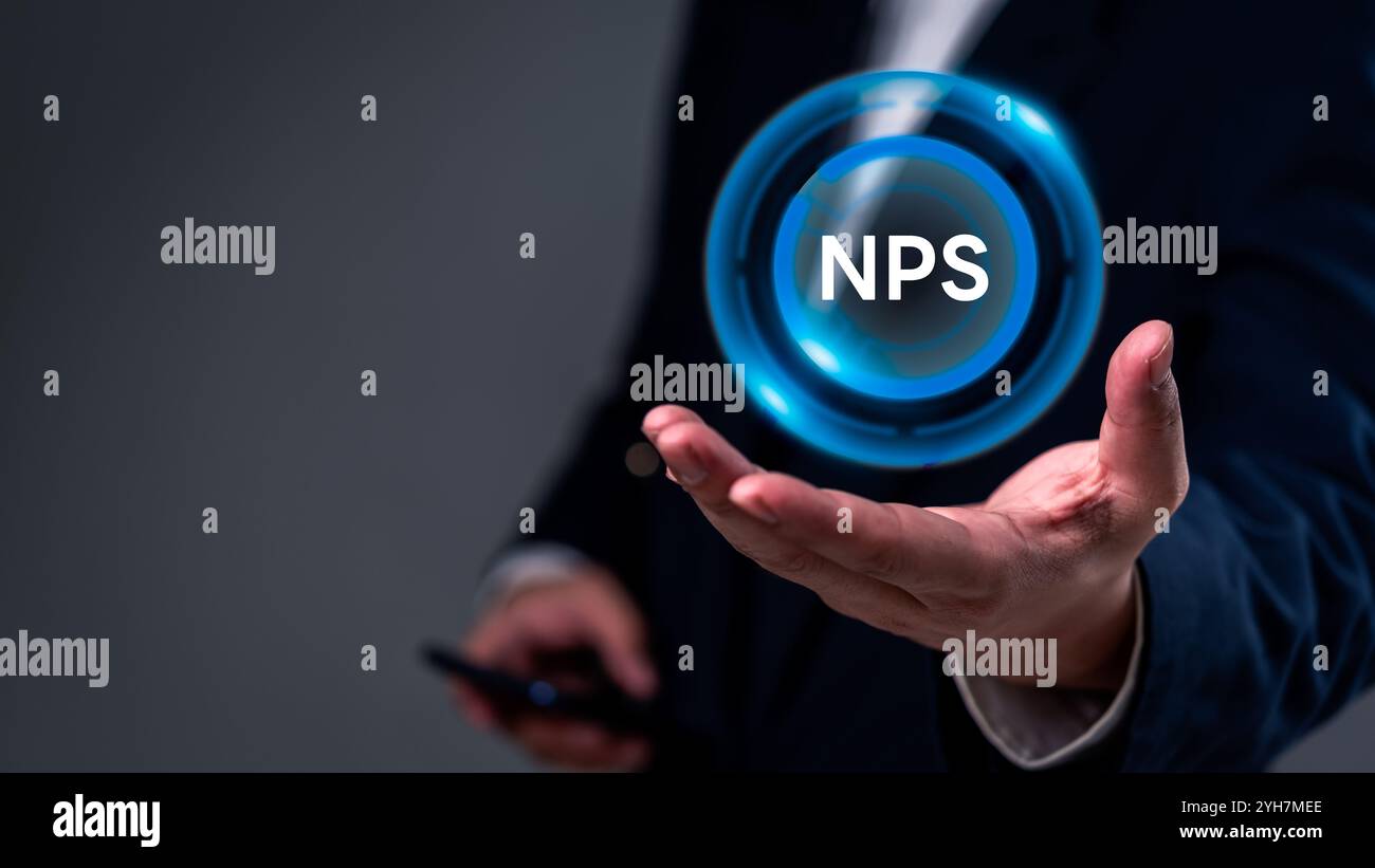 Business Professional präsentiert NPS (Net Promoter Score)-Metrik in einem digitalen Format. Ideal für Customer Experience, Marketinganalysen und Geschäfte Stockfoto