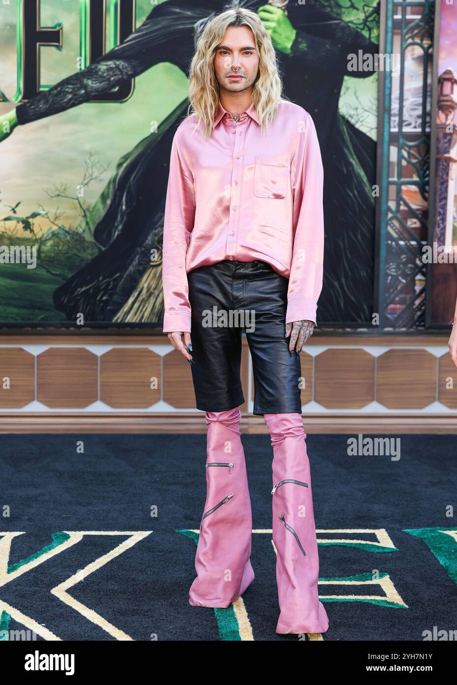 LOS ANGELES, KALIFORNIEN, USA – 09. NOVEMBER: Bill Kaulitz kommt am 9. NOVEMBER 2024 zur Los Angeles Premiere von Universal Pictures 'Wicked' im Dorothy Chandler Pavilion im Music Center in Los Angeles, Kalifornien, USA. (Foto: Xavier Collin/Image Press Agency) Stockfoto