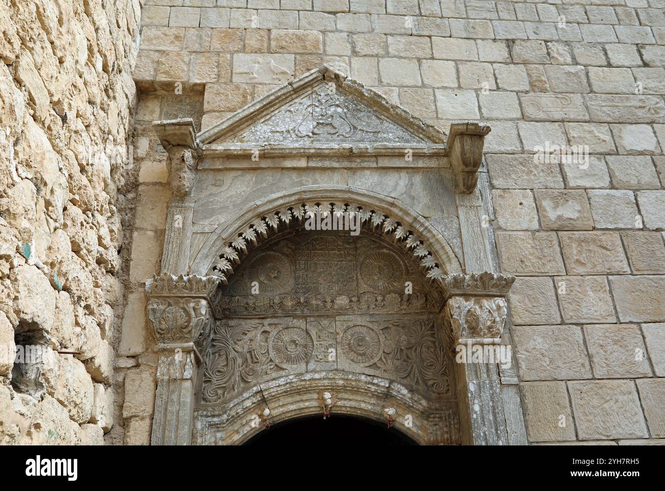 Architektonische Details des jesidischen Bergtempels in Lalish im Irak Stockfoto