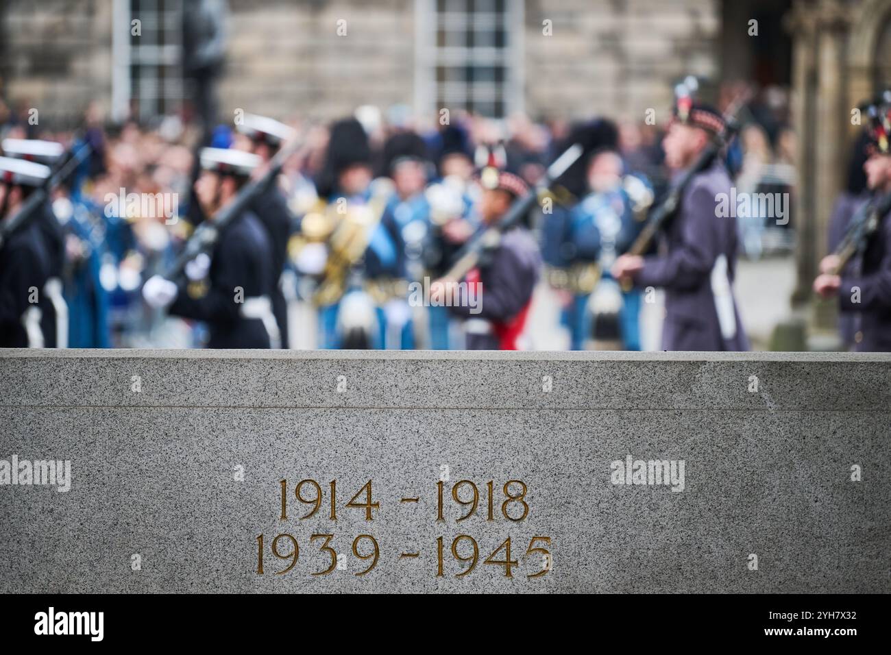 Edinburgh Schottland, Vereinigtes Königreich 10. November 2024. Gedenkfeier am Sonntag im Stone of Remembrance vor den City Chambers. sst/Alamy Live News Stockfoto