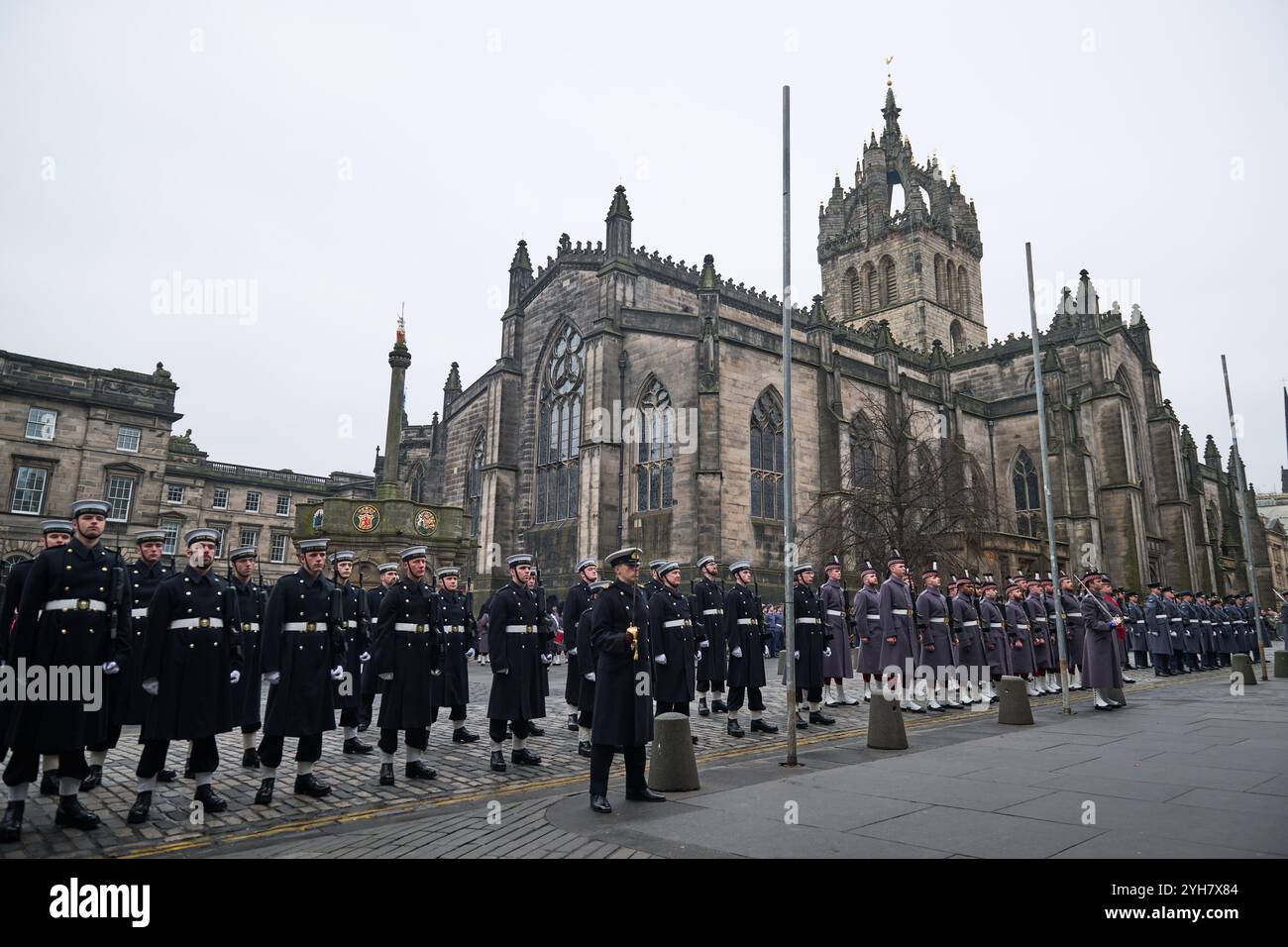 Edinburgh Schottland, Vereinigtes Königreich 10. November 2024. Gedenkfeier am Sonntag im Stone of Remembrance vor den City Chambers. sst/Alamy Live News Stockfoto