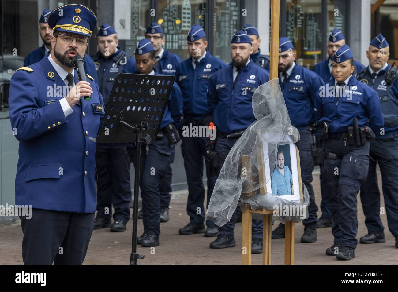 Brüssel, Belgien November 2024. Gedenkfeier zum Tod des Polizeibeamten Thomas Monjoie, organisiert von der Polizeizone Brüssel Nord, am Sonntag, den 10. November 2024. Im November 2022 wurde der Polizeibeamte Thomas Monjoie bei einem Bombenanschlag in Schaerbeek getötet. BELGA FOTO NICOLAS MAETERLINCK Credit: Belga News Agency/Alamy Live News Stockfoto