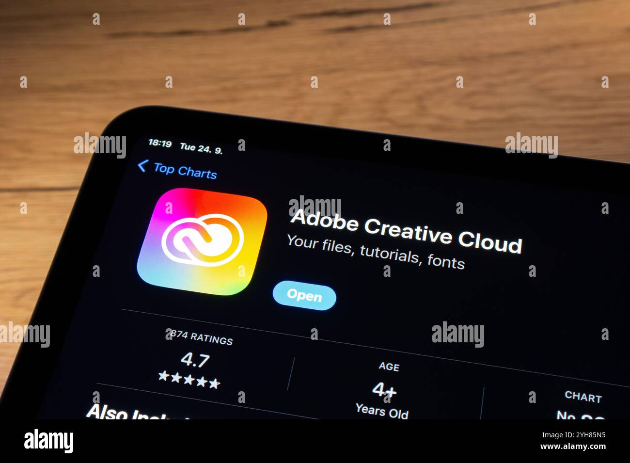 OSTRAVA, TSCHECHIEN – 24. SEPTEMBER 2024: App-Store mit Adobe Creative Cloud Mobile-Anwendung auf iOS-Smartphone Stockfoto
