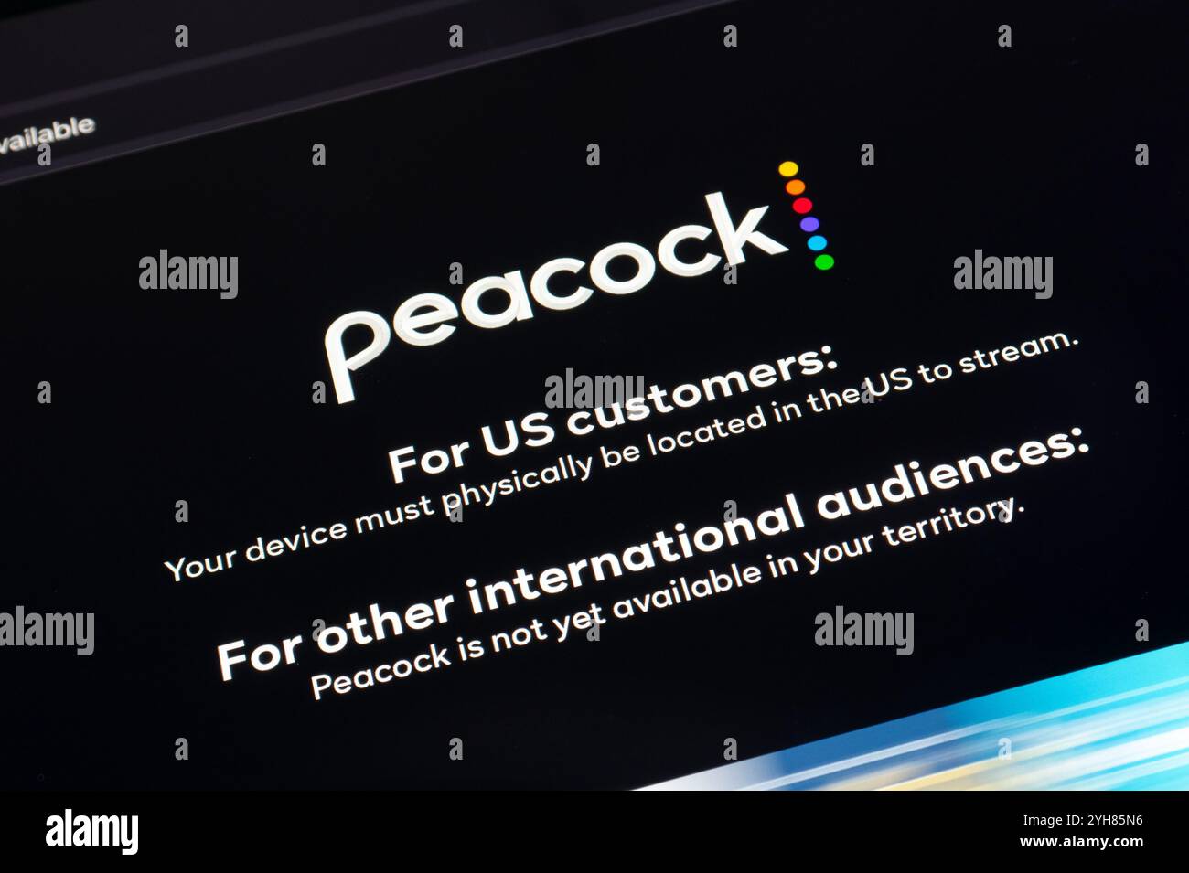 OSTRAVA, TSCHECHIEN – 28. SEPTEMBER 2024: Warnmeldung der Peacock Streaming App, die aufgrund von Geoblocking nicht verfügbar ist Stockfoto