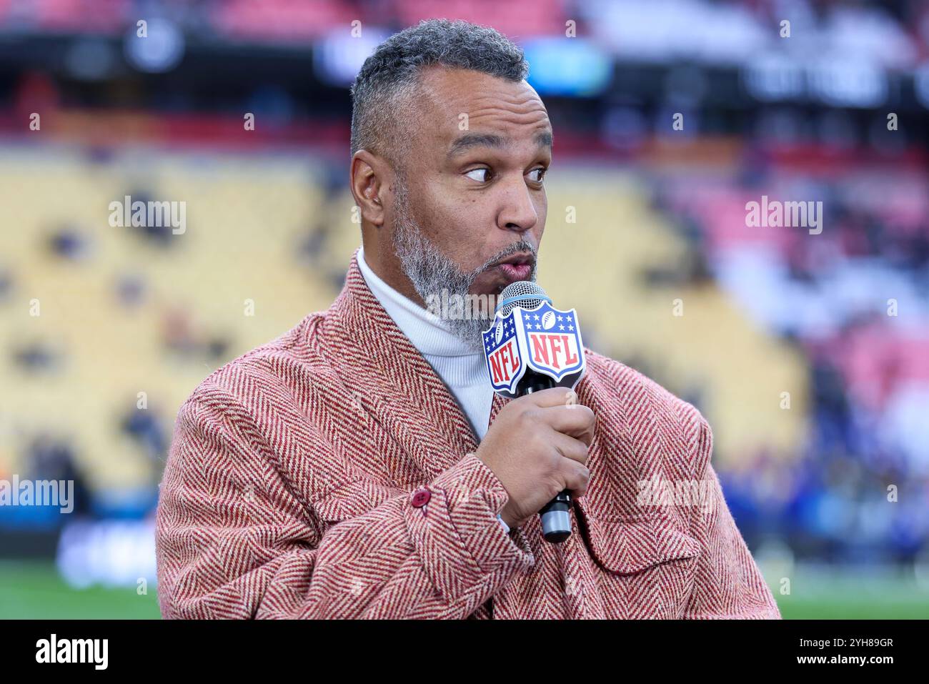 München, Deutschland. November 2024. NFL Munich Game New York Giants - Carolina Panthers am 10.11.2024 in der Allianz Arena in München Patrick Esume Foto: Revierfoto Credit: ddp Media GmbH/Alamy Live News Credit: ddp Media GmbH/Alamy Live News Stockfoto