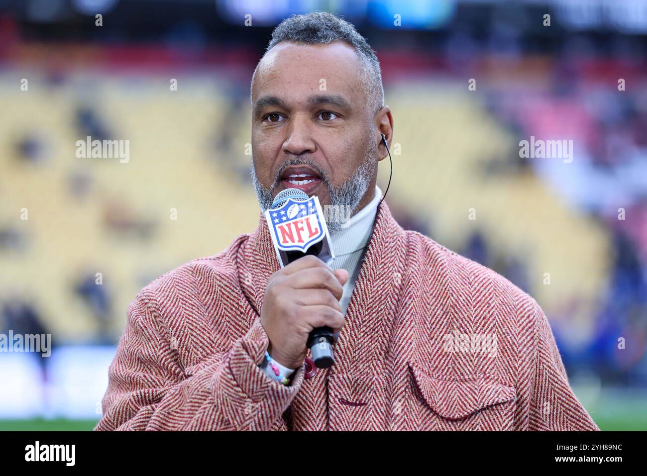 München, Deutschland. November 2024. NFL Munich Game New York Giants - Carolina Panthers am 10.11.2024 in der Allianz Arena in München Patrick Esume Foto: Revierfoto Credit: ddp Media GmbH/Alamy Live News Credit: ddp Media GmbH/Alamy Live News Stockfoto