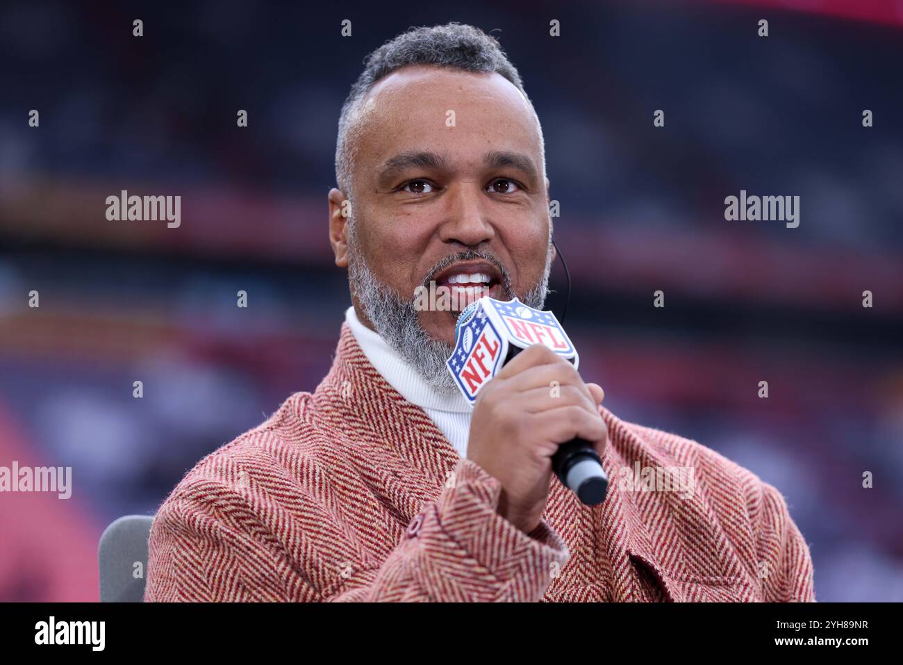 München, Deutschland. November 2024. NFL Munich Game New York Giants - Carolina Panthers am 10.11.2024 in der Allianz Arena in München Patrick Esume Foto: Revierfoto Credit: ddp Media GmbH/Alamy Live News Credit: ddp Media GmbH/Alamy Live News Stockfoto