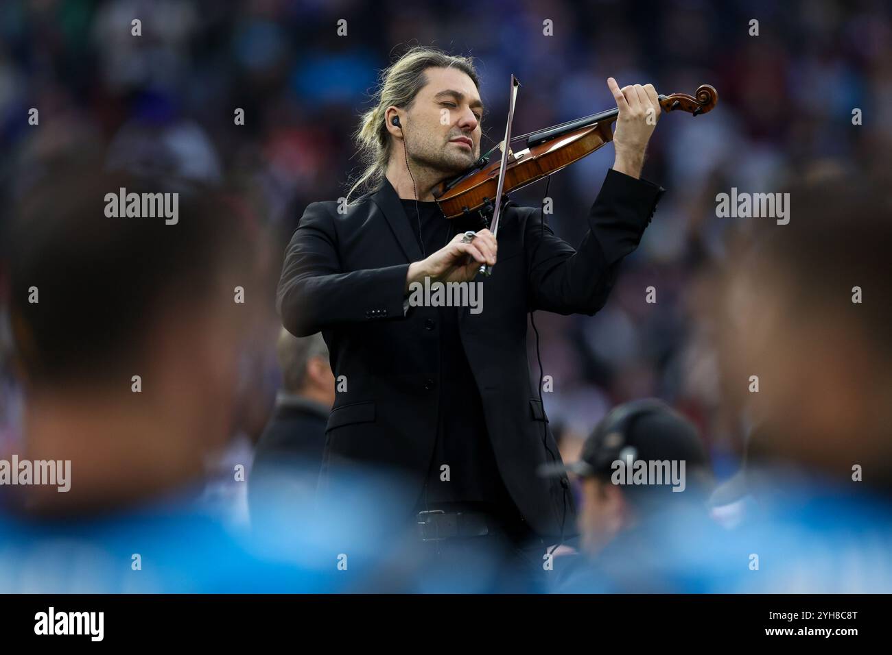 München, Deutschland. November 2024. NFL Munich Game New York Giants - Carolina Panthers am 10.11.2024 in der Allianz Arena in München David Garrett Foto: Revierfoto Credit: ddp Media GmbH/Alamy Live News Credit: ddp Media GmbH/Alamy Live News Stockfoto