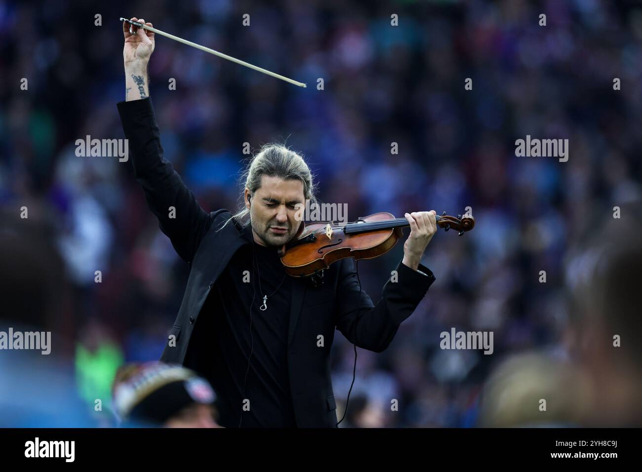 München, Deutschland. November 2024. NFL Munich Game New York Giants - Carolina Panthers am 10.11.2024 in der Allianz Arena in München David Garrett Foto: Revierfoto Credit: ddp Media GmbH/Alamy Live News Credit: ddp Media GmbH/Alamy Live News Stockfoto