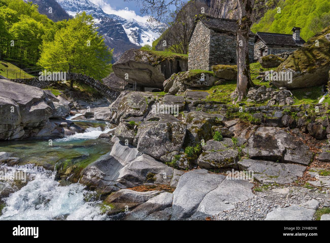 Val Calnegia mit winziger Siedlung Puntid Stockfoto