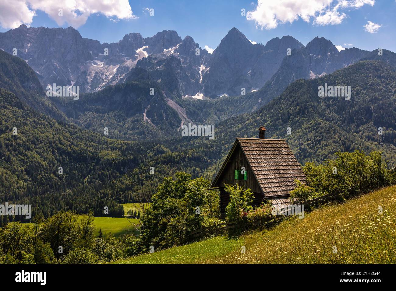 Einsame Berghütte in der Nähe von Kranjska Gora in Slowenien Stockfoto