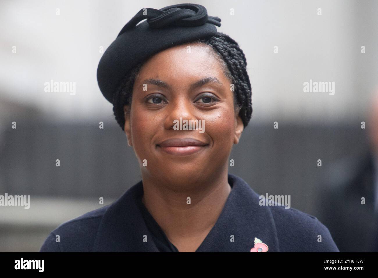 London, Großbritannien. November 2024. Kemi Badenoch, der Vorsitzende der konservativen Partei, kommt in der Downing Street an, um an einem Gedenkgottesdienst in Whitehall teilzunehmen, der an den Beitrag der britischen und der Commonwealth-Militär- und Zivilsoldaten und Frauen in den beiden Weltkriegen und späteren Konflikten erinnert. Quelle: Justin Ng/Alamy Live News. Stockfoto