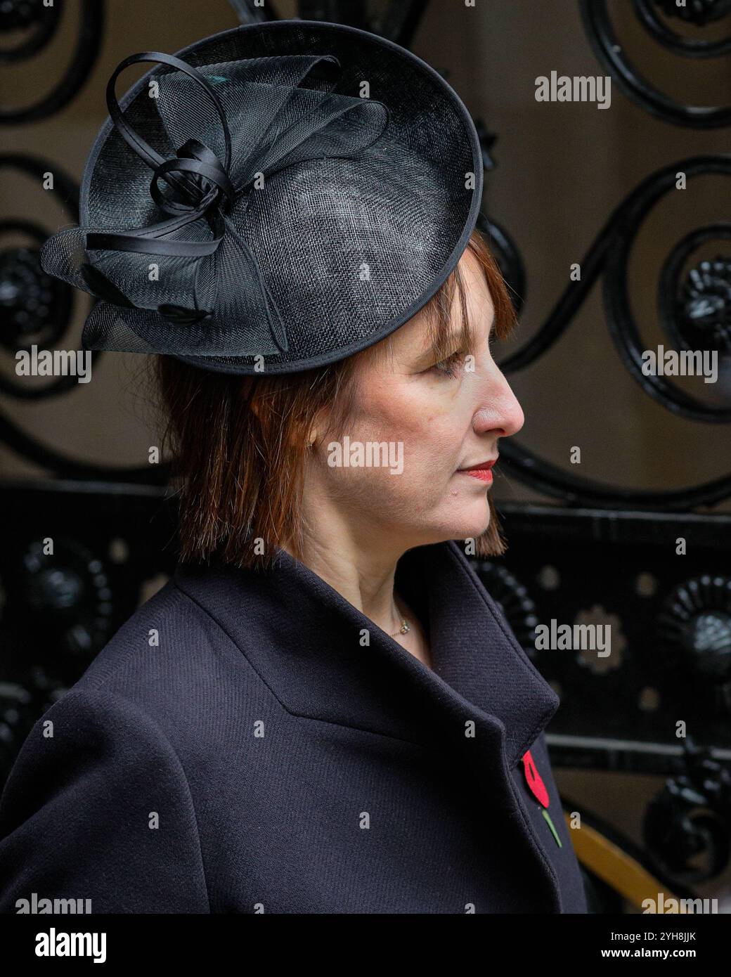 Downing Street, London, Großbritannien. November 2024. Rachel Reeves, Finanzkanzlerin des Vereinigten Königreichs, Parlamentsabgeordnete Leeds West und Pudsey. Politiker, einschließlich ehemaliger Premierminister, werden auf dem Weg zur Gedenkfeier am Sonntag in Whitehall in Westminster durch die Downing Street spazieren sehen. Quelle: Imageplotter/Alamy Live News Stockfoto