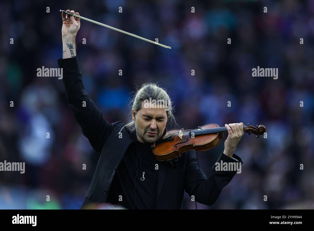 München, Deutschland. November 2024. NFL Munich Game New York Giants - Carolina Panthers am 10.11.2024 in der Allianz Arena in München David Garrett Foto: Revierfoto Credit: ddp Media GmbH/Alamy Live News Credit: ddp Media GmbH/Alamy Live News Stockfoto