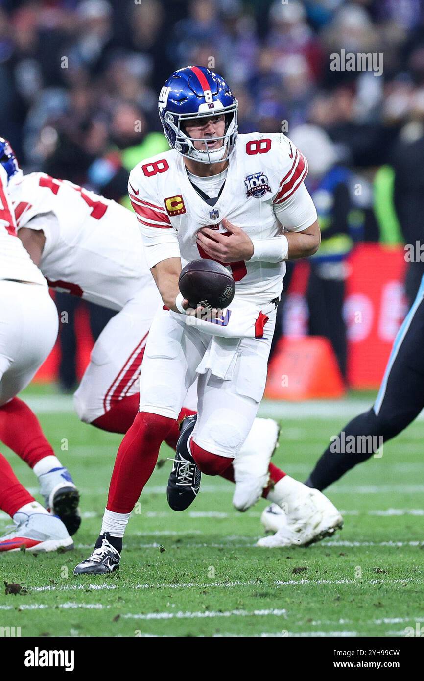 München, Deutschland. November 2024. NFL München Spiel New York Giants - Carolina Panthers am 10.11.2024 in der Allianz Arena in München Daniel Jones ( New York ) Foto: Revierfoto Credit: ddp Media GmbH/Alamy Live News Credit: ddp Media GmbH/Alamy Live News Stockfoto