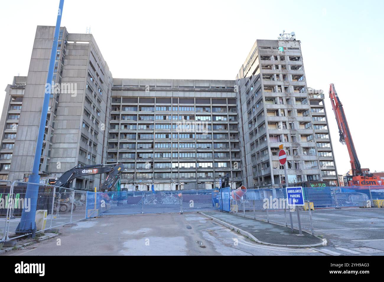 DSM Demolition,Demolition,von,alt, Royal, Liverpool University,Krankenhaus,Royal,Royal Liverpool Hospital,Liverpool,England,Großbritannien,Großbritannien, Stockfoto