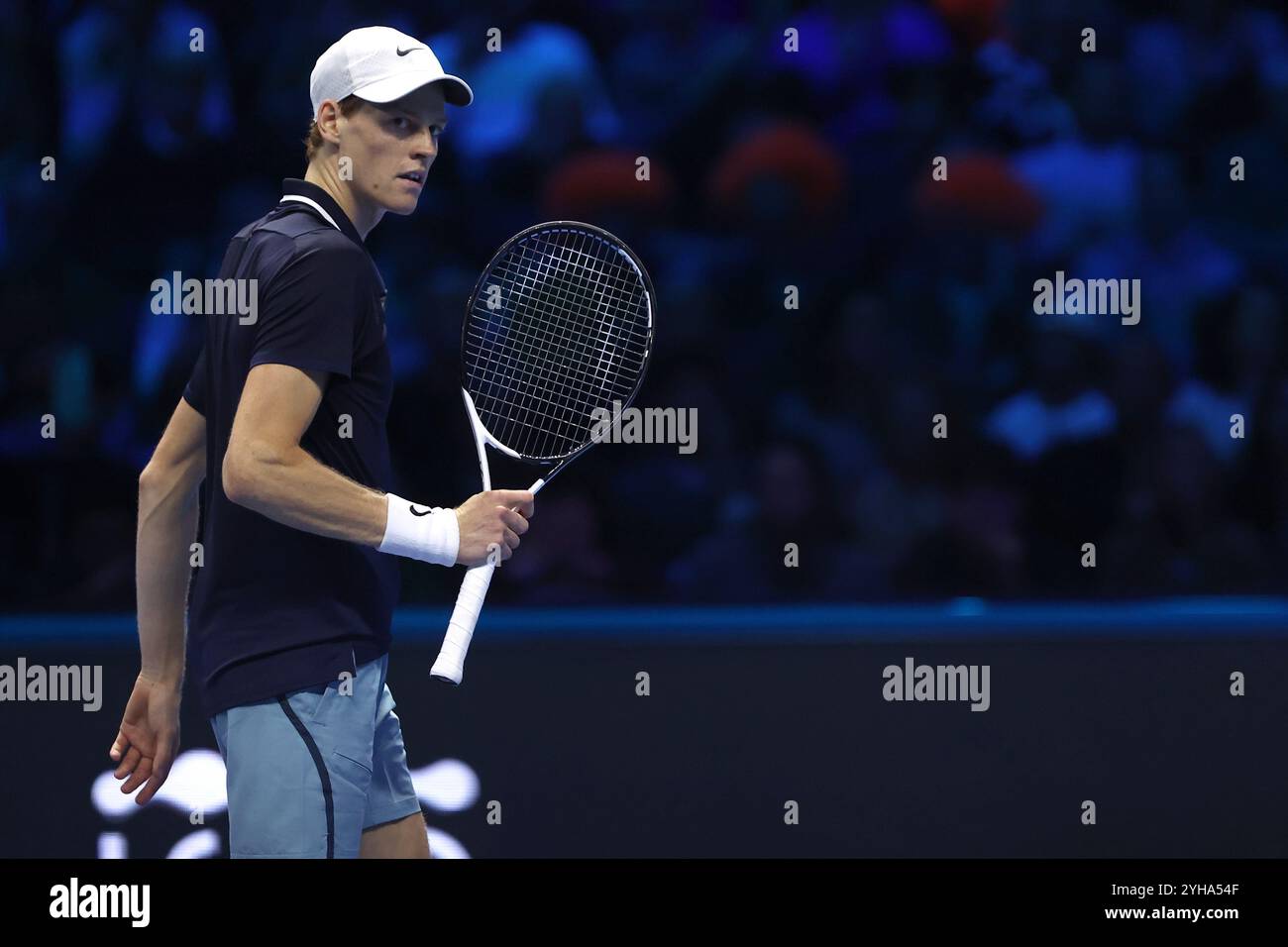 Turin, Italien. November 2024. Jannik Sinner aus Italien das Round Robin-Einzelspiel zwischen Jannik Sinner aus Italien und Alex de Minaur aus Australien am ersten Tag des Nitto ATP World Tour Finals. Quelle: Marco Canoniero/Alamy Live News Stockfoto