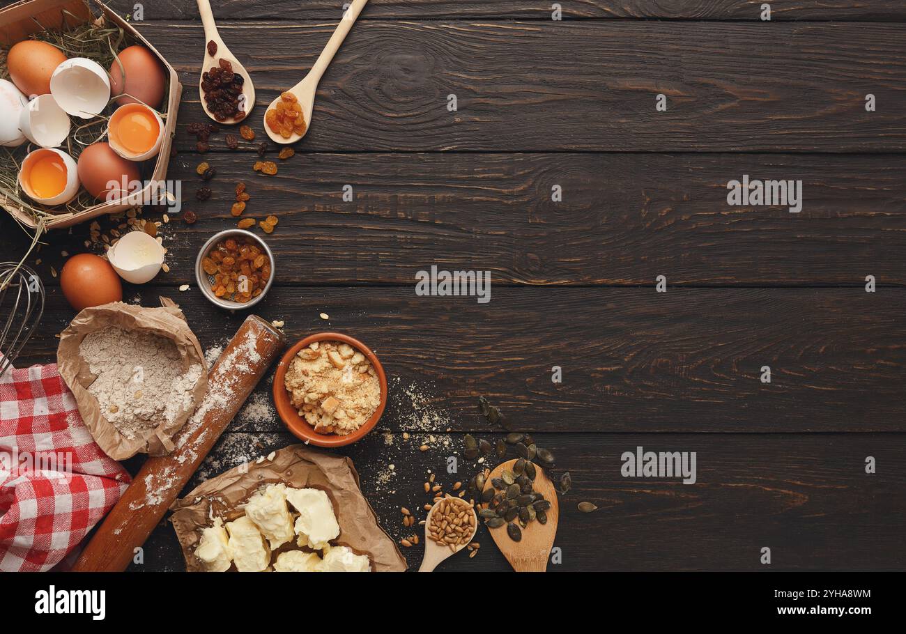 Kochzutaten für Tortenhintergrund mit Kopierraum Stockfoto
