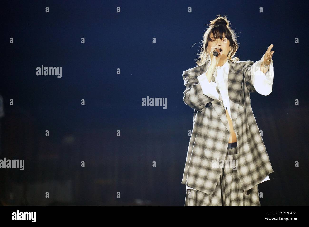 6. November 2024 in Arlington, Texas, USA: Die israelische Sängerin und Songwriterin Noga Erez tritt im Rahmen der P!nk Summer Carnival Tour 2024 im Globe Life Field auf. Am 6. November 2024 in Arlington, Texas, USA. (Kreditbild: © Javier Vicencio/eyepix via ZUMA Press Wire) NUR REDAKTIONELLE VERWENDUNG! Nicht für kommerzielle ZWECKE! Stockfoto