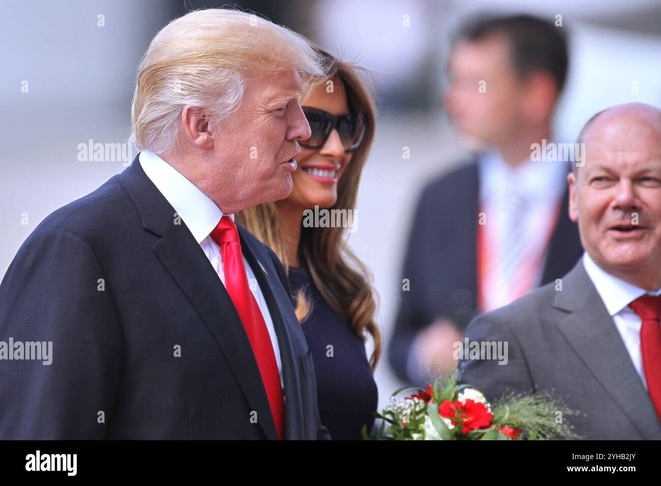 Hamburg, Deutschland, 06.07.2017: Flughafen: G20-Gipfel: US-Präsident Donald Trump wird mit seiner Frau Melania von Olaf Scholz SPD, erster Bürgermeister von Hamburg, nach der Landung begrüßt. Copyright: XdtsxNachrichtenagenturx dts 51116 Stockfoto