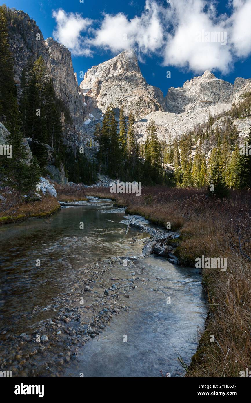 Der Abfluss vom Teton-Gletscher, der unterhalb des Grand Teton auf seinem Weg zum Delta Lake fließt. Grand Teton National Park, Wyoming Stockfoto