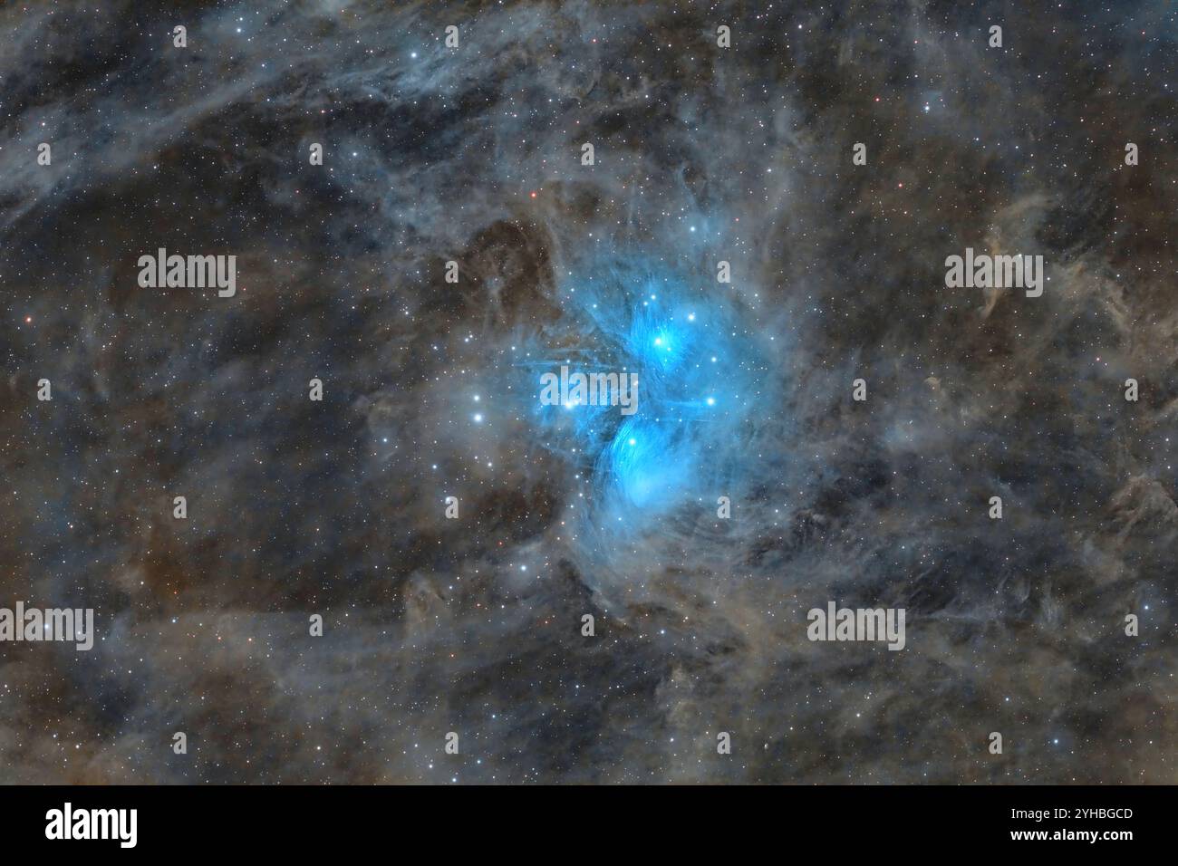 Brillanter Blick auf den Sternhaufen Pleiades (M45) - die sieben Schwestern im Nachthimmel Stockfoto