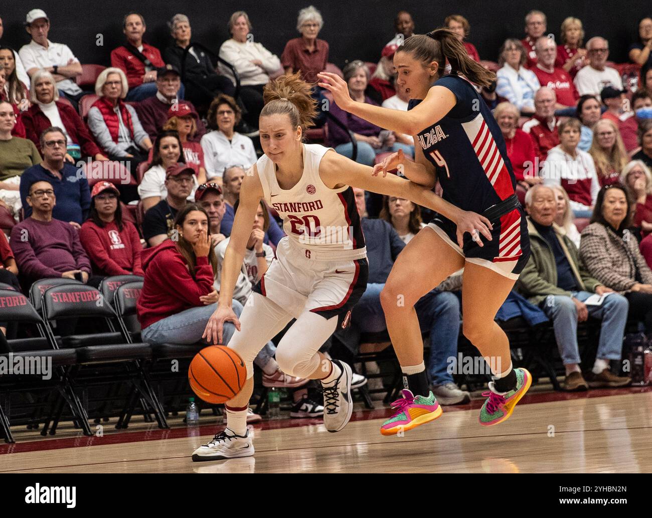 10. November 2024 Palo Alto CA, USA Stanford Guard Elena Bosgana (20) geht zum Basketballspiel der NCAA/ACC Women's Basketball zwischen Gonzaga Bulldogs und dem Stanford Cardinal. Stanford schlug Gonzaga 89-58 im Maples Pavilion Stanford, CA. Thurman James /CSM Stockfoto