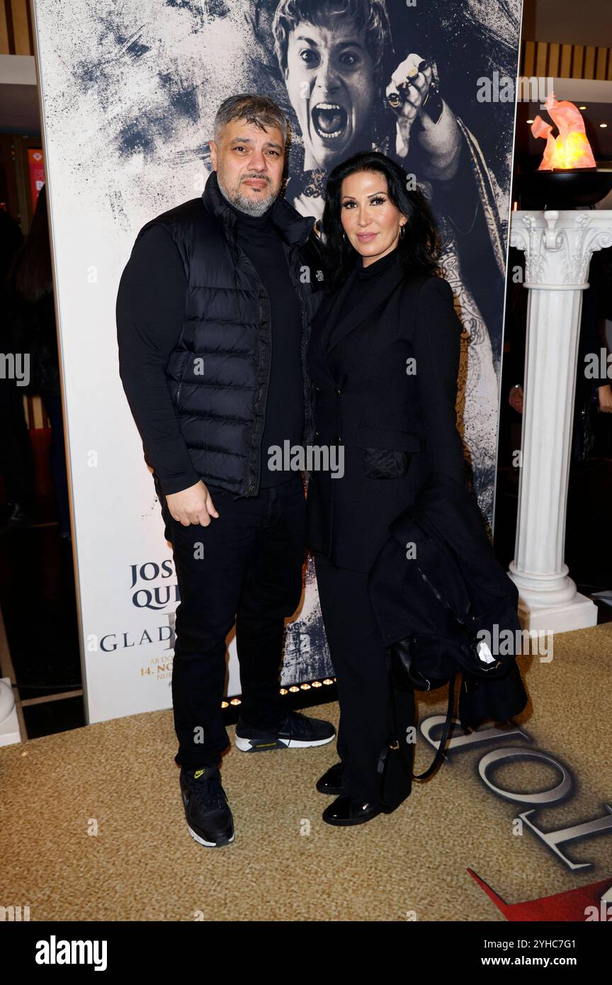 Imad Mardnli mit Ehefrau Samia Mardnli beim Screening des Kinofilms Gladiator II im Zoo Palast. Berlin, 10.11.2024 *** Imad Mardnli mit seiner Frau Samia Mardnli bei der Filmvorführung Gladiator II im Zoo Palast Berlin, 10 11 2024 Foto:XS.xGabschx/xFuturexImagex Gladiator_berlin_4135 Stockfoto