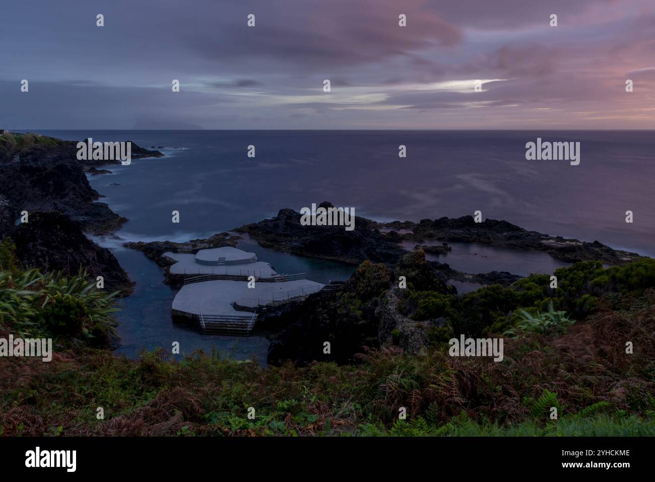 Lavaschwimmbäder in Santa Cruz das Flores, Azoren. Stockfoto