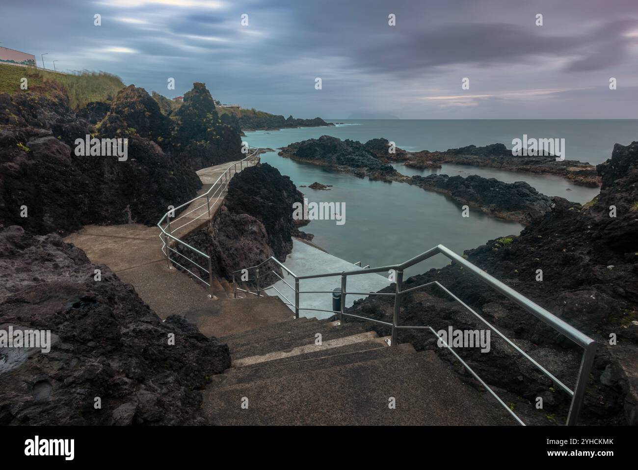 Lavaschwimmbäder in Santa Cruz das Flores, Azoren. Stockfoto